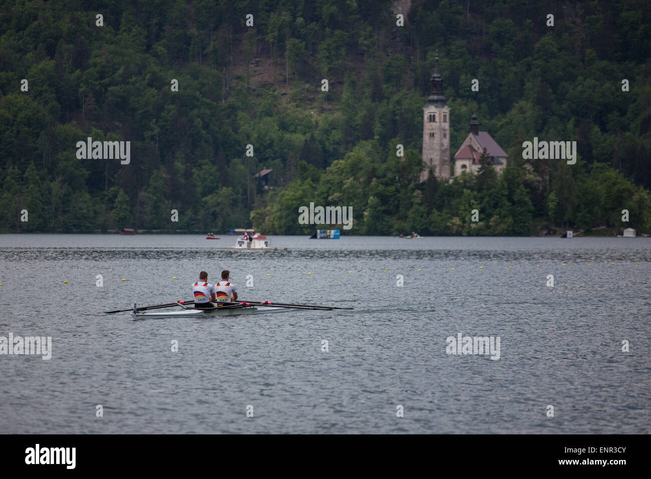 Le lac de Bled, en Slovénie. 10 mai, 2015. Le lac de Bled est d'Aviron mondial hébergement Cup pour les Championnat du monde d'Aviron (FISA) le week-end entre 8e et 10e mai. Credit : Nejc Trpin/Alamy Live News Banque D'Images