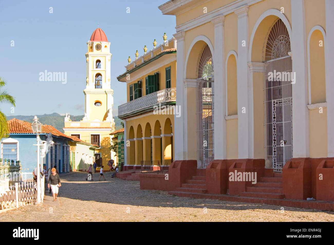 Une rue menant à l'église de trinité de Cuba, Cuba Banque D'Images