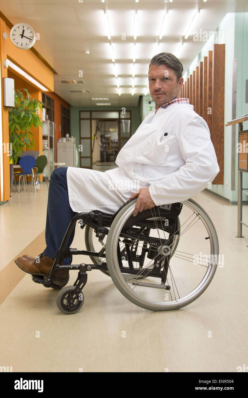 Hardy Krueger Jr. est le nouveau directeur médical à la série TV allemande 'Notruf Hafenkante'. Premier épisode est en 2015 Comprend : Hardy Krueger Jr. Où : Hambourg, Allemagne Quand : 05 Nov 2014 Banque D'Images
