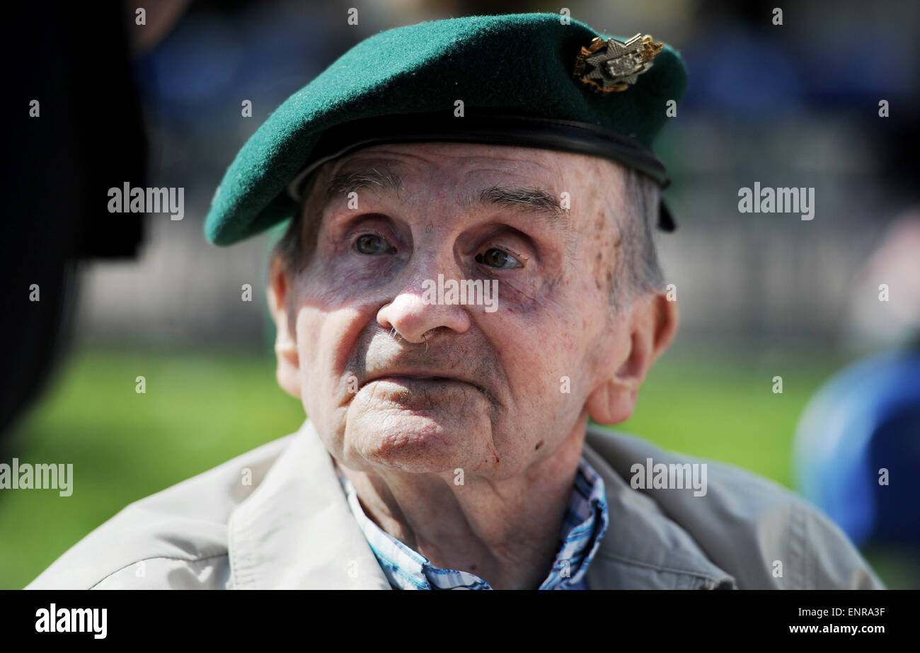 Brighton, UK. 10 mai, 2015. Harry Joyce qui se sont battus avec 4 Brigade de commando a reçu sa médaille lors de la star de la Palestine le jour du service commémoratif tenu à Brighton Monument commémoratif de guerre aujourd'hui photographie prise par Simon Dack Banque D'Images