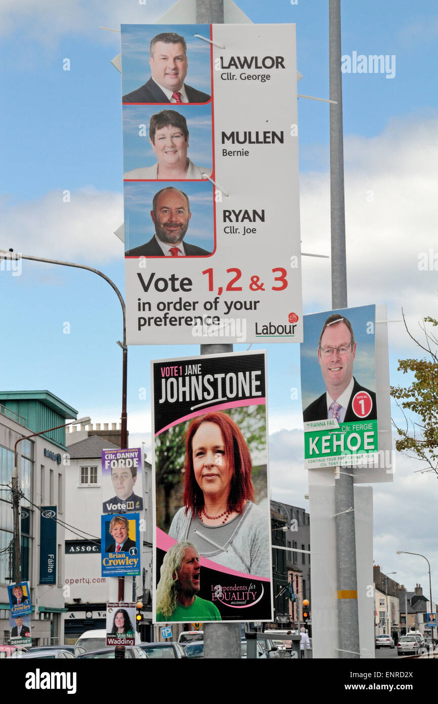 Affiche électorale sur un lampadaire à Wexford Town, County Wexford, Eire, une vue commune dans les villes irlandaises pendant les élections. (Mai 2014) Banque D'Images