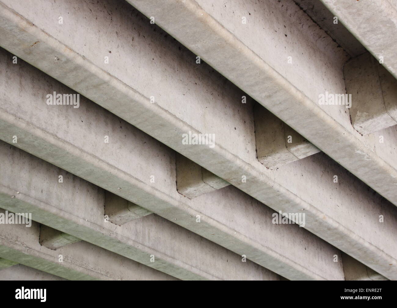 Construction en béton pour pont de l'autoroute de dessous Banque D'Images