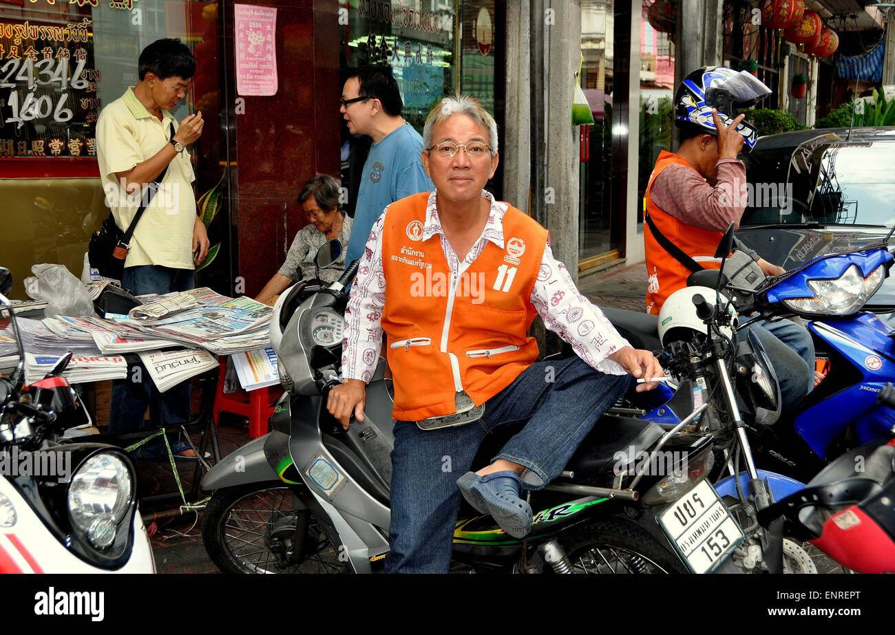 Motorcycle taxi driver Banque de photographies et d'images à haute  résolution - Alamy