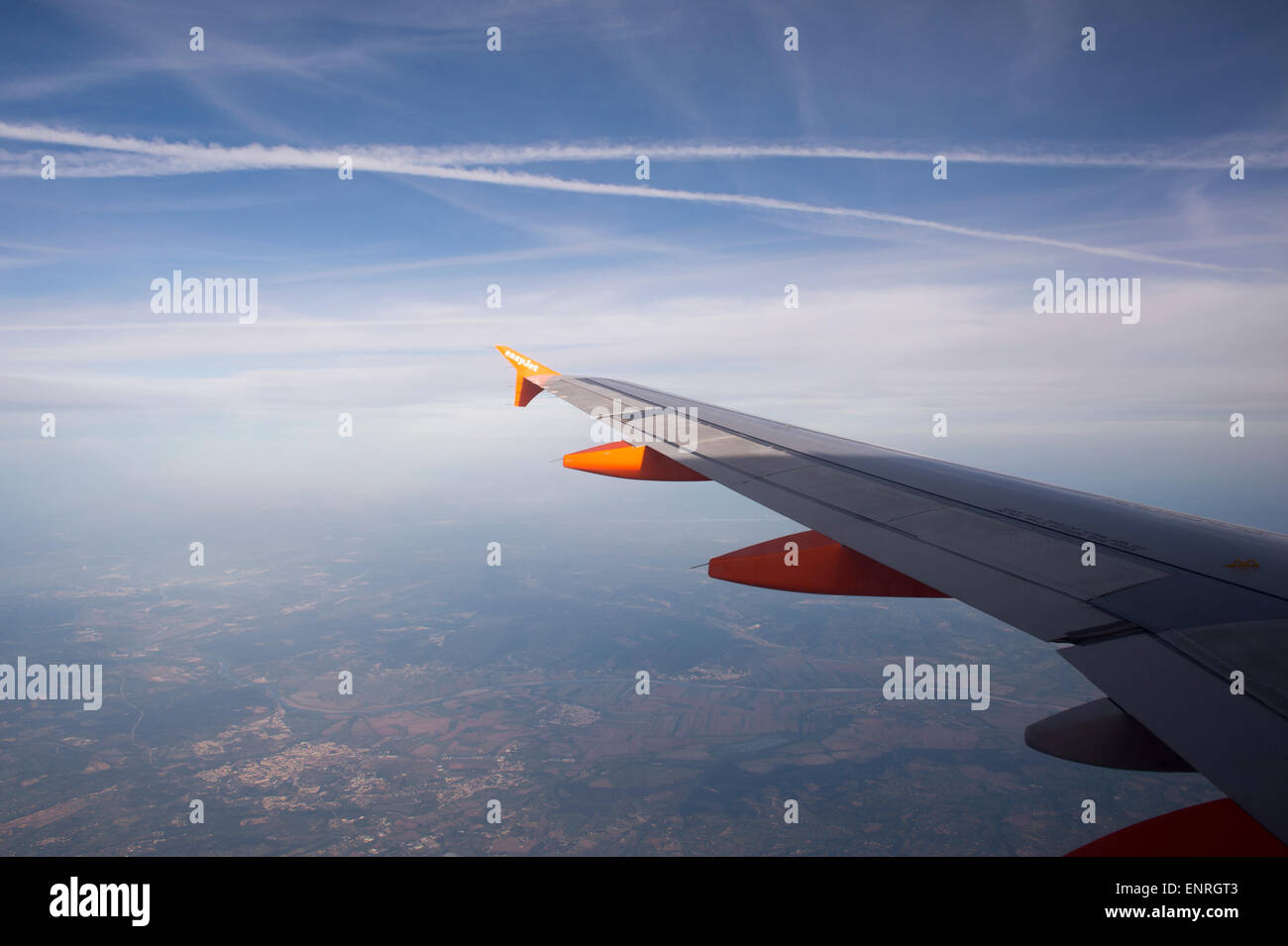 Vue depuis la fenêtre de l'avion sur le Portugal sur un vol EasyJet. Banque D'Images