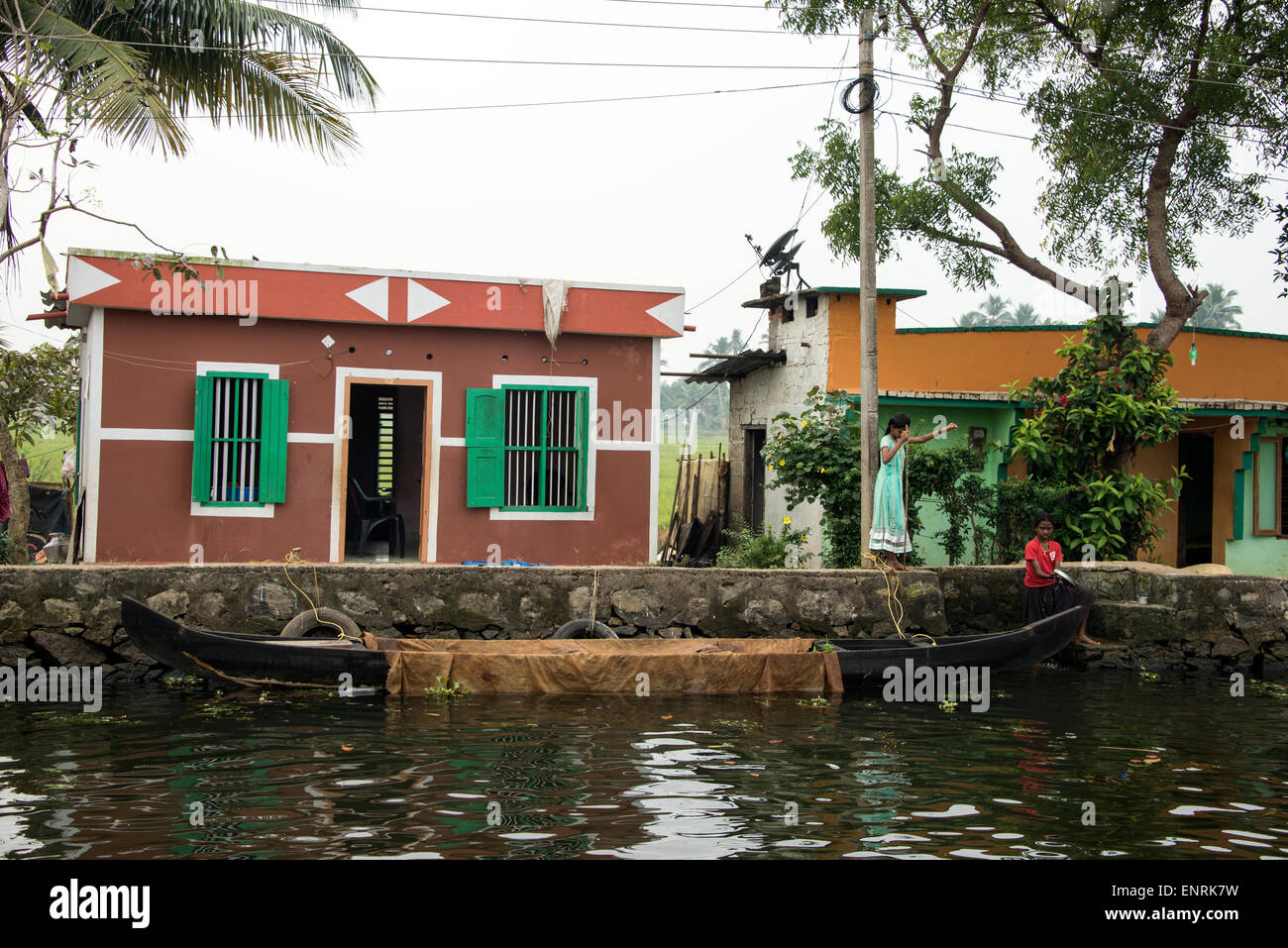 La maison d'un villageois sur les rives de la Backwaters du Kerala dans le sud-ouest de l'Inde Banque D'Images