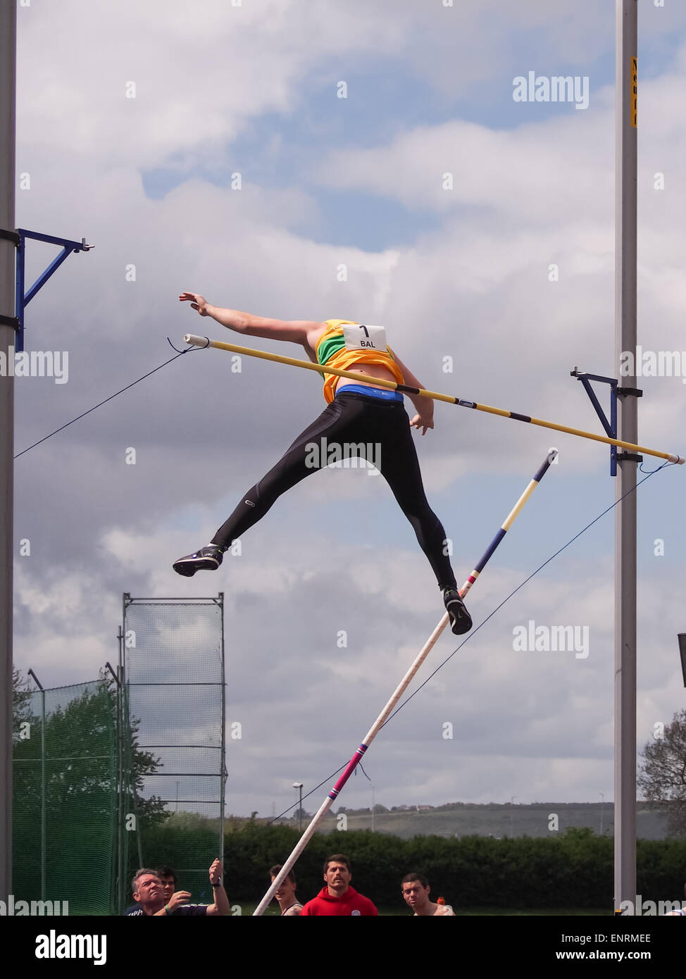 Mike Bartlett participe à la perche au cours de la Ligue d'athlétisme britannique 2015 Banque D'Images