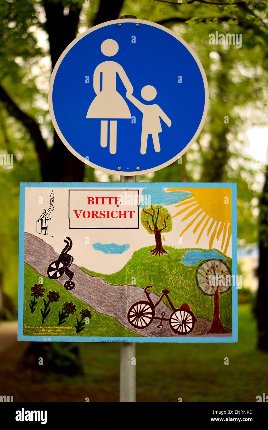 Attention signer dans le parc pour les motards Banque D'Images