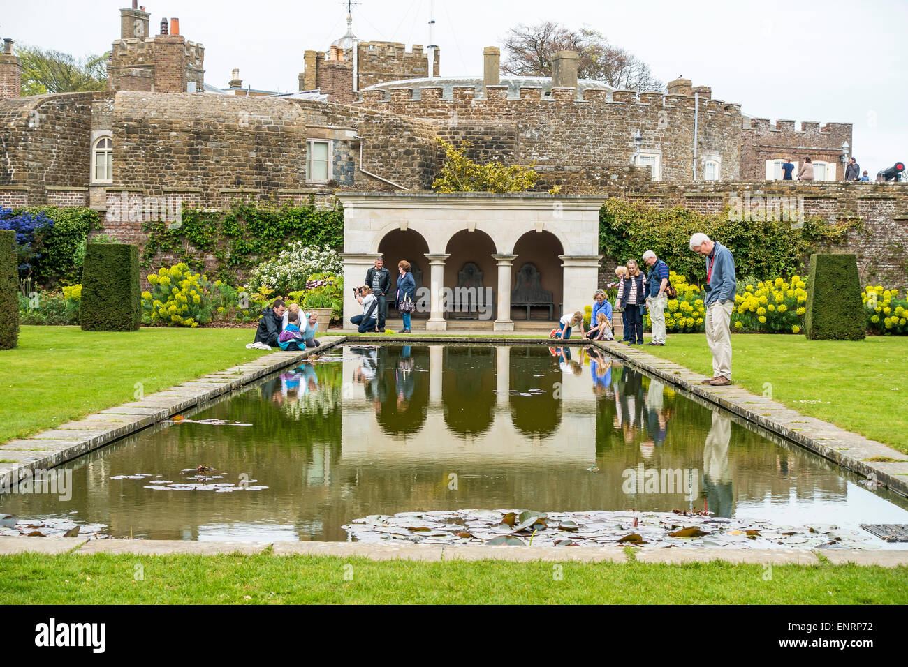 Étang formelle du Jardin de Walmer Deal Kent UK Banque D'Images