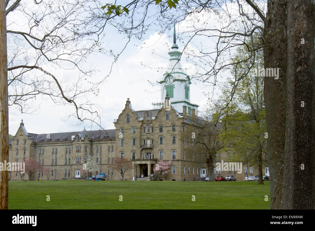 Weston, WV, États-Unis d'Amérique - 3 mai 2015 : Entrée de Trans-Allegheny Lunatic Asylum. Banque D'Images