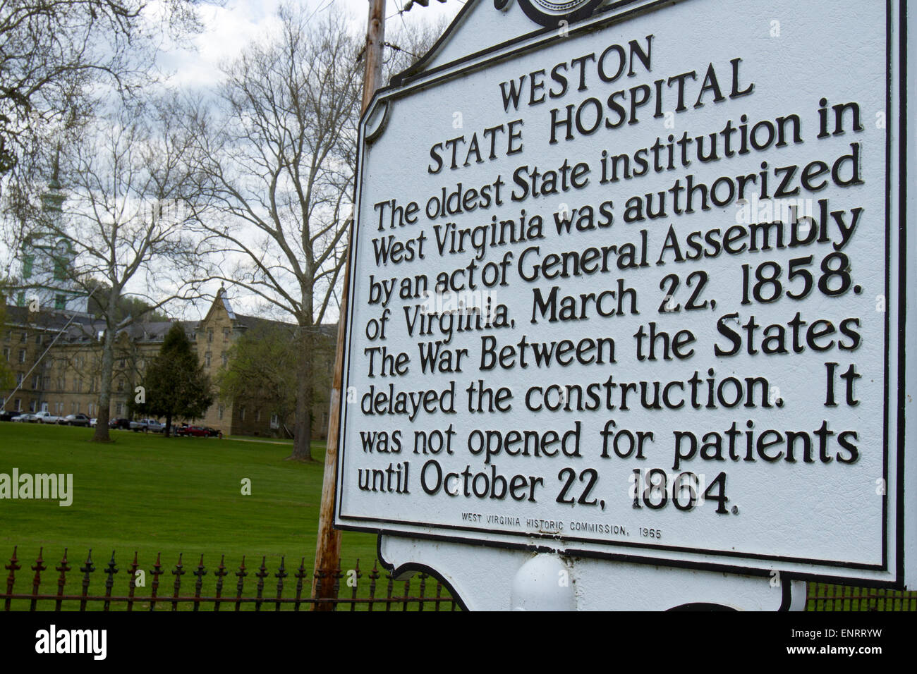 Weston, WV, États-Unis d'Amérique - 3 mai 2015 : signer pour Weston State Hospital maintenant appelé Trans-Allegheny Lunatic Asylum. Banque D'Images