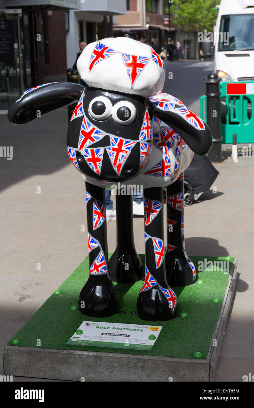 Article Brittania, Shaun Le mouton des sculptures dans le West End de Londres UK Banque D'Images
