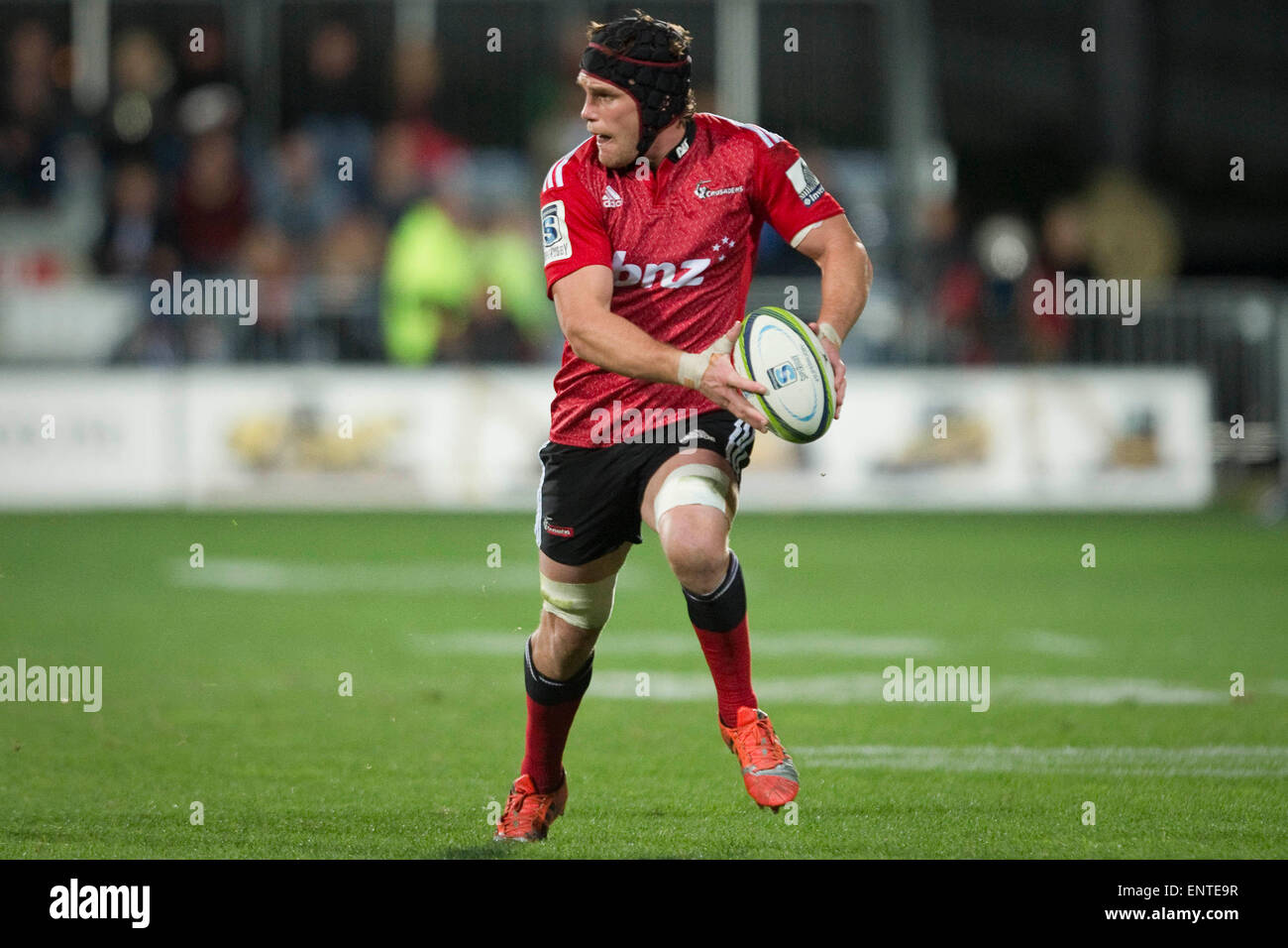 Christchurch, Nouvelle-Zélande. 8 mai, 2015. Christchurch, Nouvelle-Zélande - 8 mai 2015 - Matt Todd des Croisés s'exécute avec le ballon lors de l'Investec Super Rugby match entre les croisés et les rouges à l'AMI Stadium le 8 mai 2015 à Christchurch, Nouvelle-Zélande. © dpa/Alamy Live News Banque D'Images