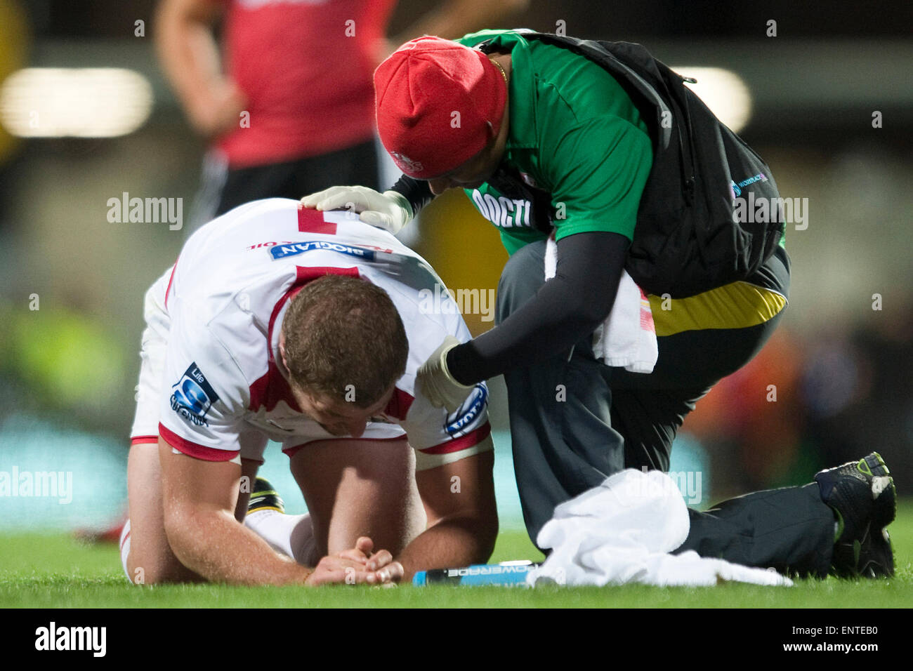 Christchurch, Nouvelle-Zélande. 8 mai, 2015. Christchurch, Nouvelle-Zélande - 8 mai 2015 - James Slipper des rouges est blessé au cours de l'Investec Super Rugby match entre les croisés et les rouges à l'AMI Stadium le 8 mai 2015 à Christchurch, Nouvelle-Zélande. © dpa/Alamy Live News Banque D'Images