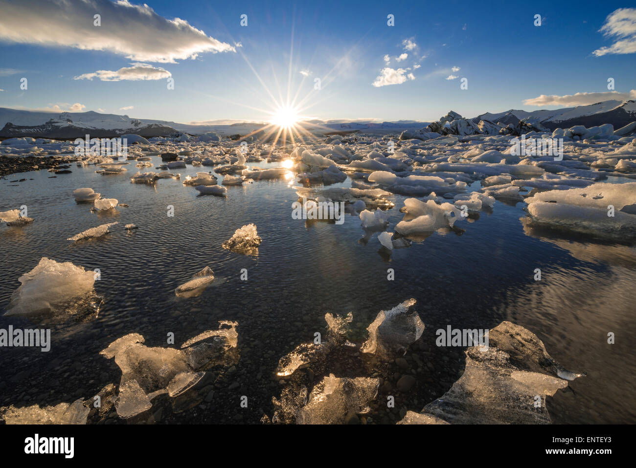 L'Islande Jokulsarlon, lagon, Parc national du Vatnajökull au coucher du soleil Banque D'Images