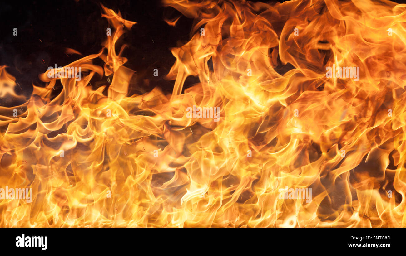 Les flammes de feu arrière-plan sur fond noir Banque D'Images