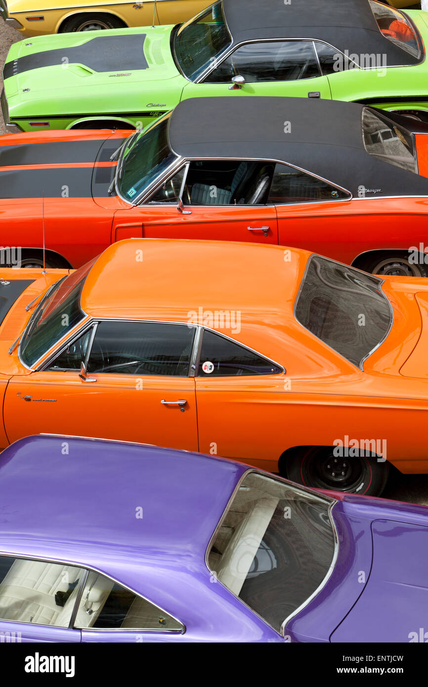 Vintage Dodge Charger et Plymouth Roadrunner muscle cars, high angle view Banque D'Images