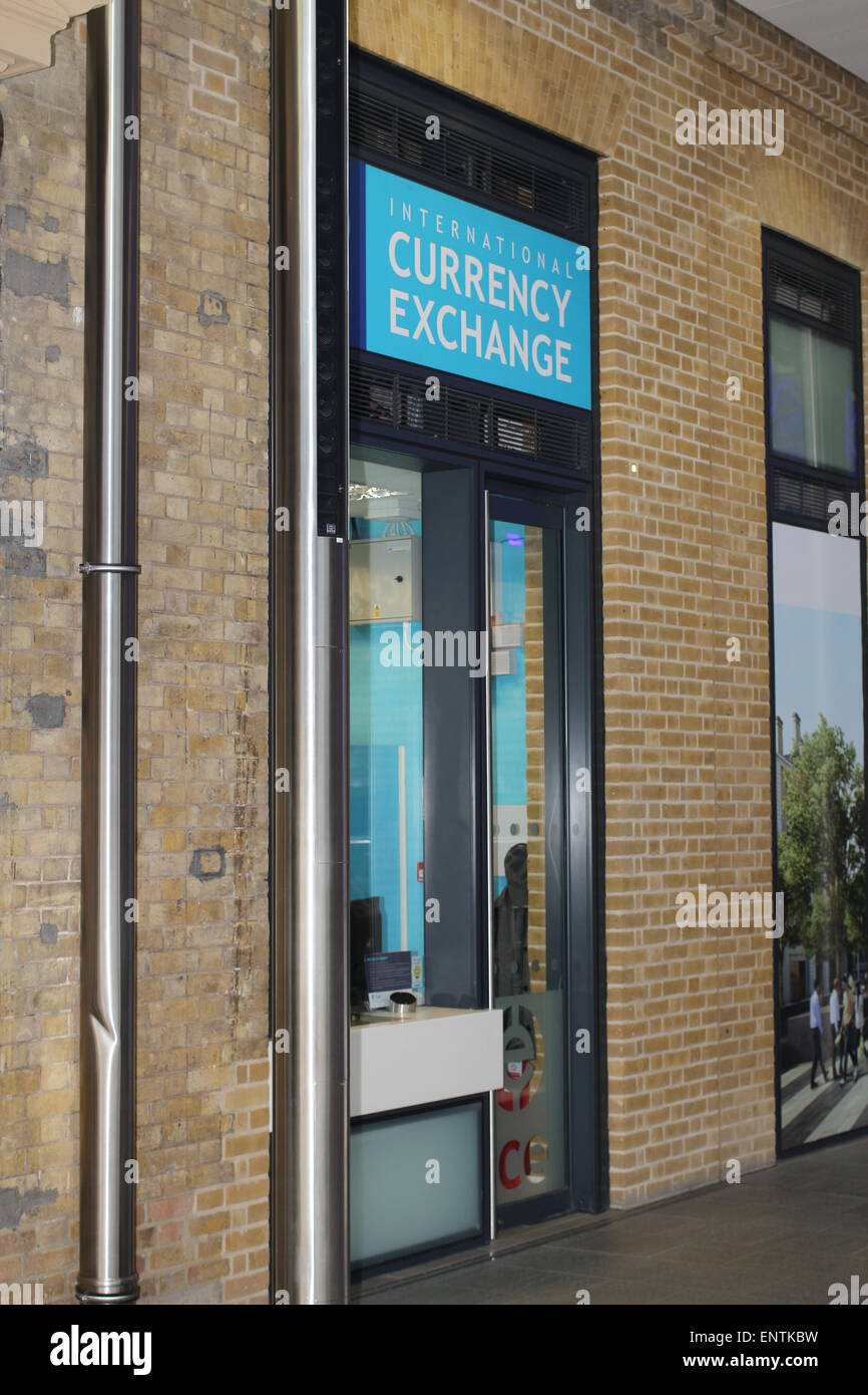 Bureau de change à Kings Cross St Pancras International. Londres. UK Photo  Stock - Alamy