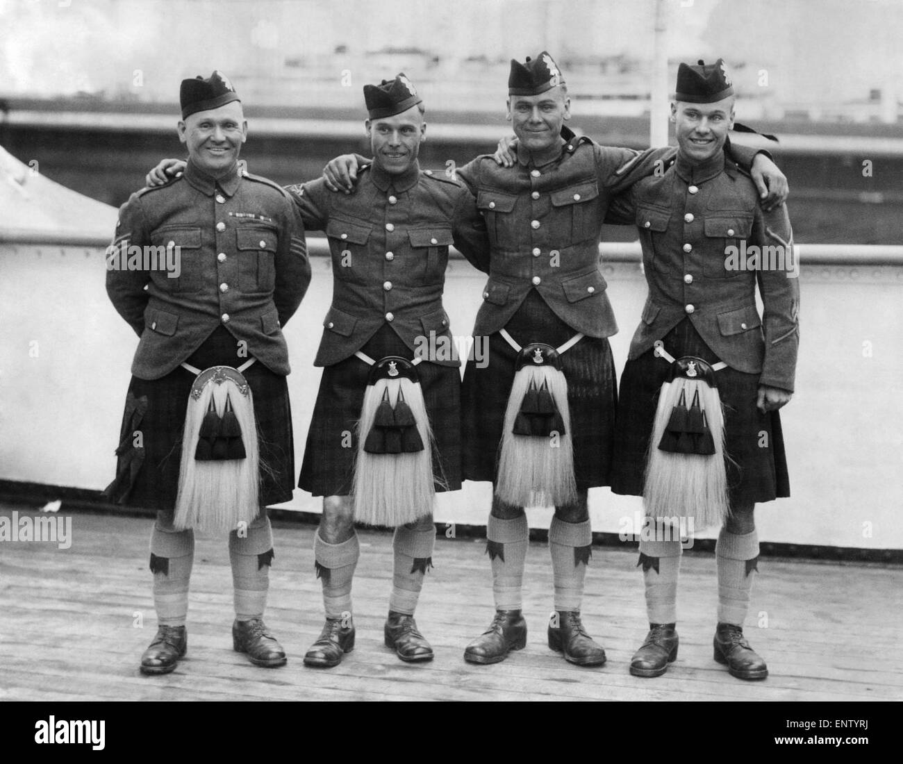 Armée : membres du Black Watch portant le kilt et jaquettes. 18 Mars 1938 Banque D'Images