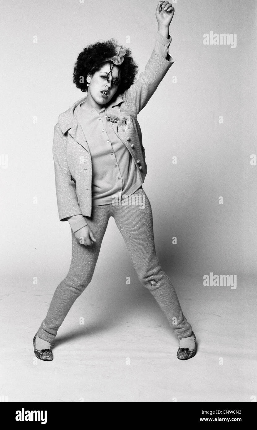 Marianne Joan Elliott-Said, plus communément connu sous le nom de Poly Styrene, chanteur avec le groupe punk pionnier X-Ray Spex. Au 18 décembre 1977. Banque D'Images