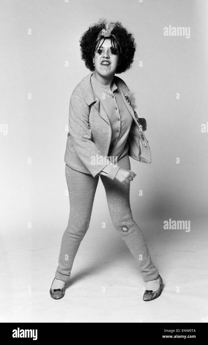 Marianne Joan Elliott-Said, plus communément connu sous le nom de Poly Styrene, chanteur avec le groupe punk pionnier X-Ray Spex. Au 18 décembre 1977. Banque D'Images