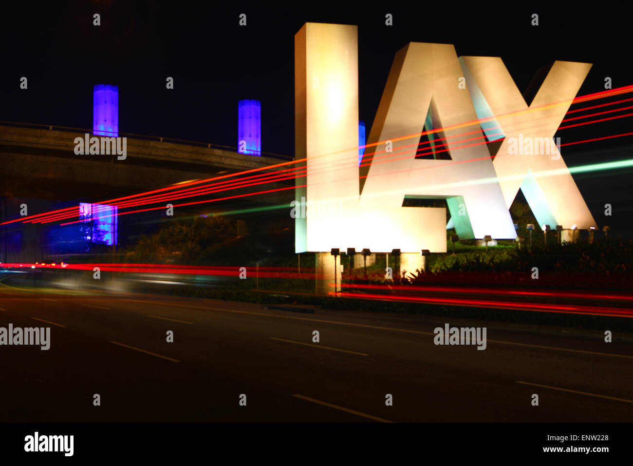Les LAX signe, de l'aéroport de Los Angeles pendant la nuit Banque D'Images