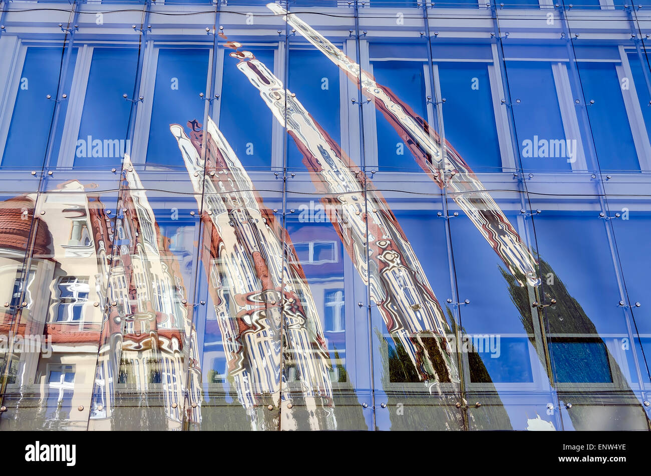 La fenêtre des modèles futuristes Réflexions Sopot Pologne Banque D'Images