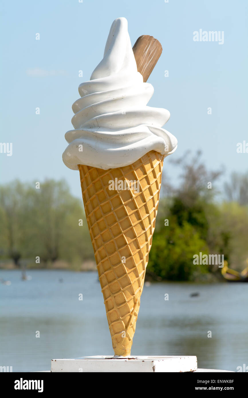 Gros de crème glacée au café d'affichage publicitaire Photo