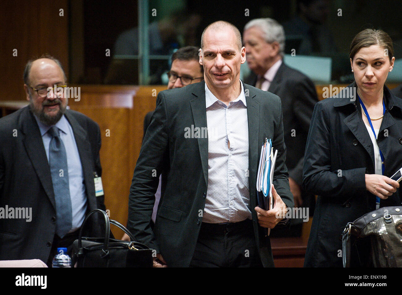 Le ministre grec des Finances Yanis Varoufakis avant la réunion des ministres des Finances de l'Union européenne (ECOFIN) au siège du Conseil européen à Bruxelles, Belgique Le 12.05.2015 le jour avant la réunion de l'Eurogroupe n'a produit aucun accord pour débloquer la dernière tranche de la Grèce mais il y avait le renflouement d'un optimisme prudent qu'un accord pourrait être à portée de main. "Les ministres des finances de la zone euro s'est félicité des progrès réalisés jusqu'ici', mais ils ont ajouté que "plus de temps et d'efforts sont nécessaires pour combler les lacunes sur le reste des questions ouvertes' et a exprimé l'espoir qu'un accord pourrait être atteint "en temps opportun" Banque D'Images