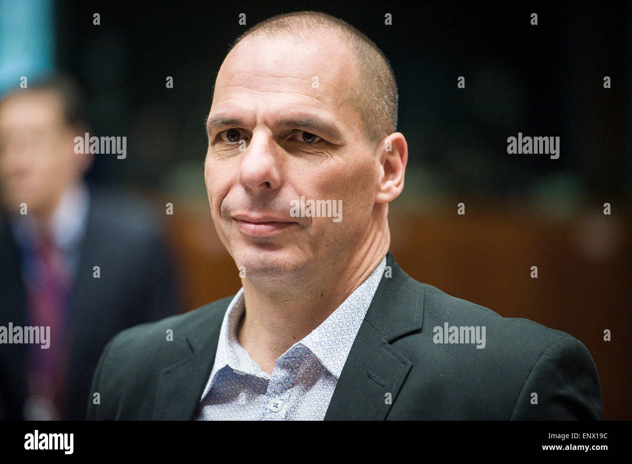 Le ministre grec des Finances Yanis Varoufakis avant la réunion des ministres des Finances de l'Union européenne (ECOFIN) au siège du Conseil européen à Bruxelles, Belgique Le 12.05.2015 le jour avant la réunion de l'Eurogroupe n'a produit aucun accord pour débloquer la dernière tranche de la Grèce mais il y avait le renflouement d'un optimisme prudent qu'un accord pourrait être à portée de main. "Les ministres des finances de la zone euro s'est félicité des progrès réalisés jusqu'ici', mais ils ont ajouté que "plus de temps et d'efforts sont nécessaires pour combler les lacunes sur le reste des questions ouvertes' et a exprimé l'espoir qu'un accord pourrait être atteint "en temps opportun Banque D'Images