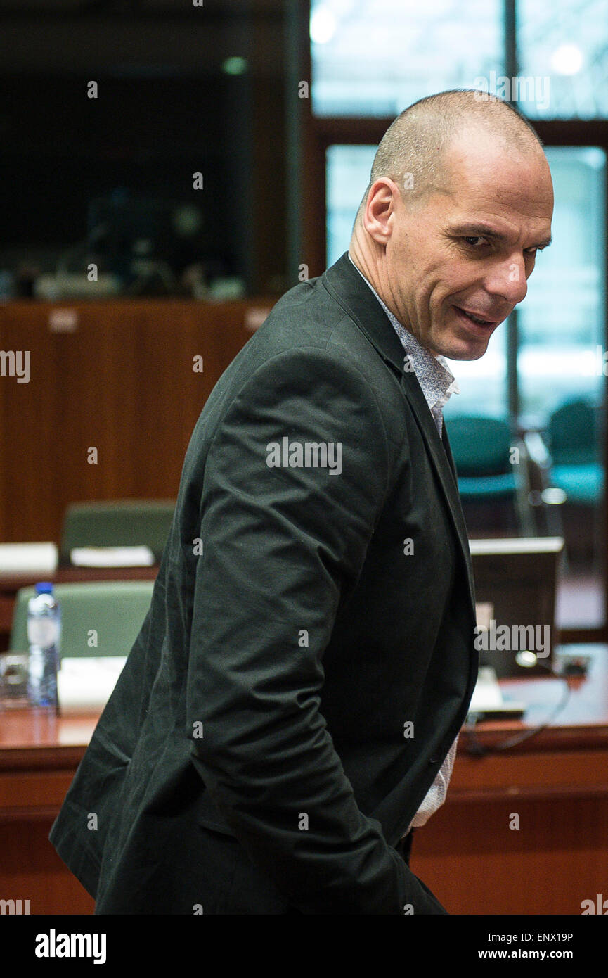 Le ministre grec des Finances Yanis Varoufakis avant la réunion des ministres des Finances de l'Union européenne (ECOFIN) au siège du Conseil européen à Bruxelles, Belgique Le 12.05.2015 le jour avant la réunion de l'Eurogroupe n'a produit aucun accord pour débloquer la dernière tranche de la Grèce mais il y avait le renflouement d'un optimisme prudent qu'un accord pourrait être à portée de main. "Les ministres des finances de la zone euro s'est félicité des progrès réalisés jusqu'ici', mais ils ont ajouté que "plus de temps et d'efforts sont nécessaires pour combler les lacunes sur le reste des questions ouvertes' et a exprimé l'espoir qu'un accord pourrait être atteint "en temps opportun". Banque D'Images