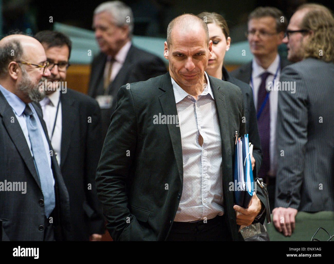 Le ministre grec des Finances Yanis Varoufakis avant la réunion des ministres des Finances de l'Union européenne (ECOFIN) au siège du Conseil européen à Bruxelles, Belgique Le 12.05.2015 le jour avant la réunion de l'Eurogroupe n'a produit aucun accord pour débloquer la dernière tranche de la Grèce mais il y avait le renflouement d'un optimisme prudent qu'un accord pourrait être à portée de main. "Les ministres des finances de la zone euro s'est félicité des progrès réalisés jusqu'ici', mais ils ont ajouté que "plus de temps et d'efforts sont nécessaires pour combler les lacunes sur le reste des questions ouvertes' et a exprimé l'espoir qu'un accord pourrait être atteint "en temps opportun" Banque D'Images