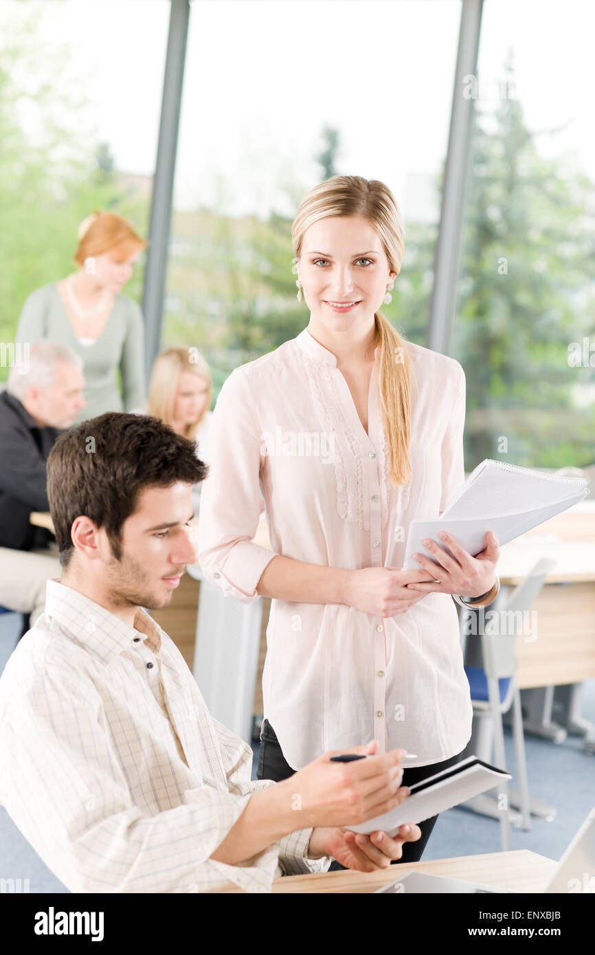 Student children in office Banque D'Images