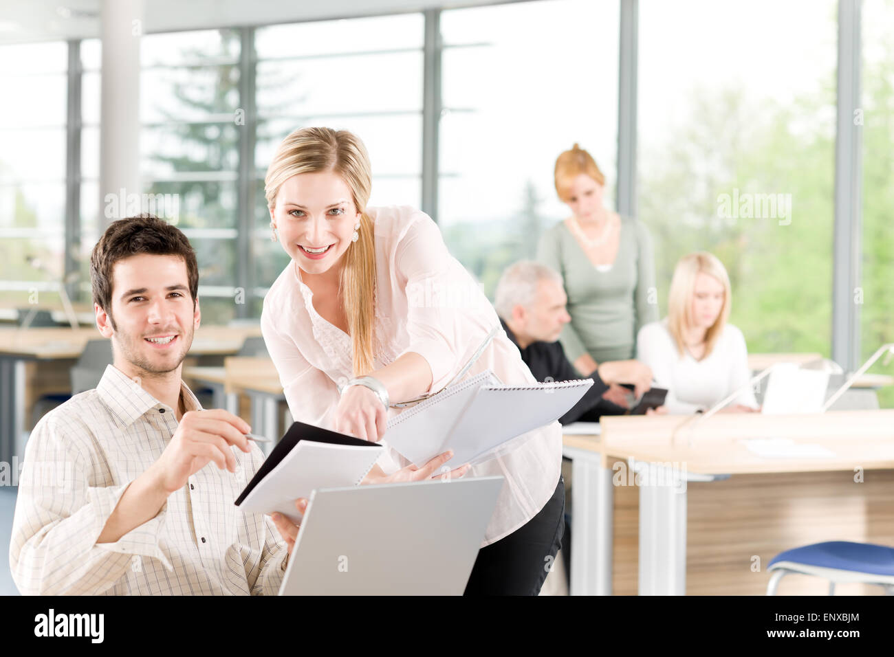Student children in office Banque D'Images