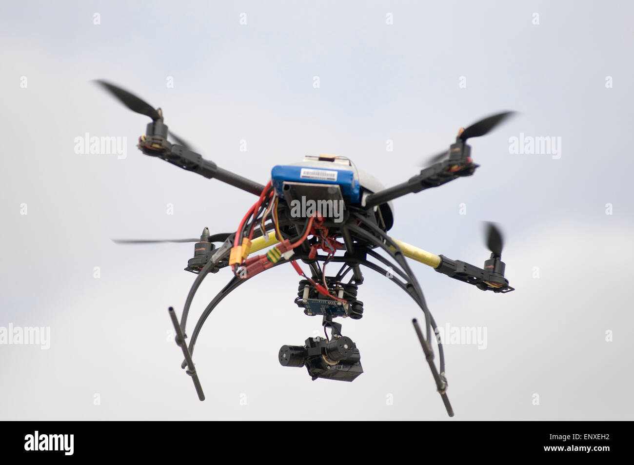 Plate-forme vidéo caméra Drone drones flying fly exploitant autorisé photography Photographie Photographies Vidéos loi vie privée lois publi Banque D'Images