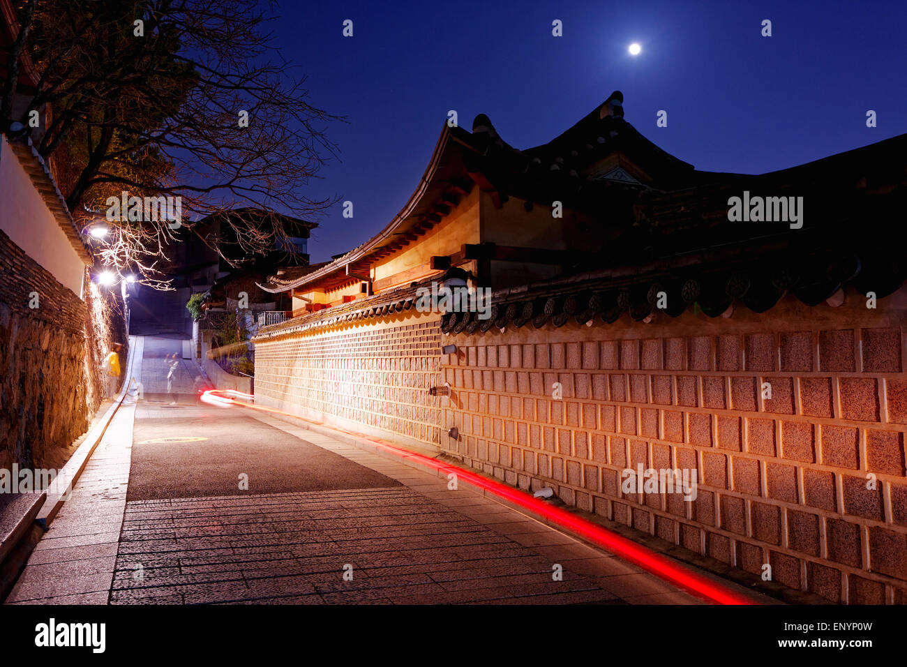 Quartier historique de Bukchon Hanok à Séoul au cours de la nuit, la Corée du Sud. Banque D'Images