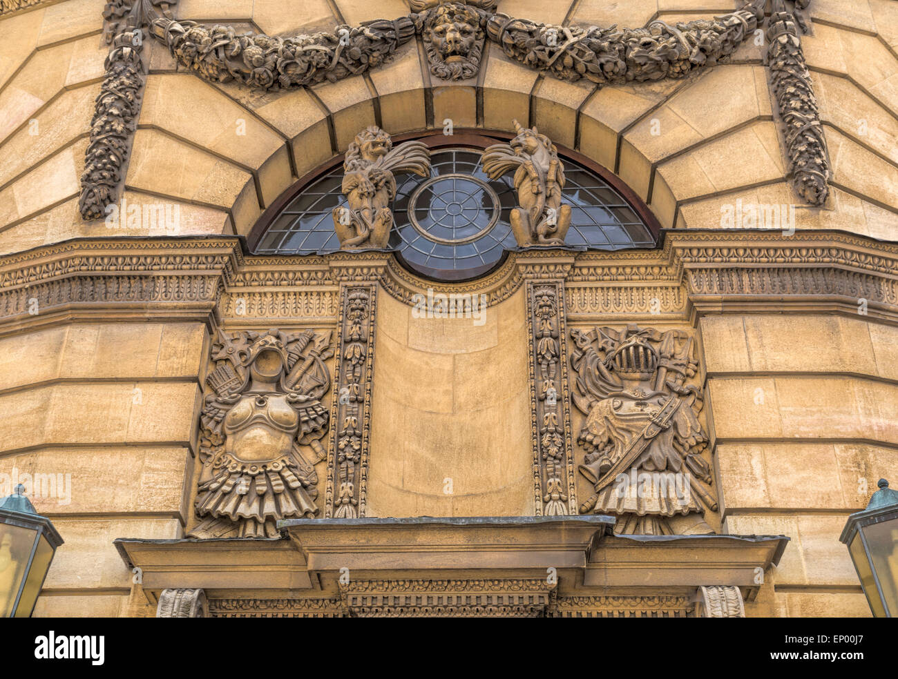Sa façade est décorée du Sheldonian Theatre, conçu par Christopher Wren, à Oxford, en Angleterre, dans l'Oxfordshire, UK. Banque D'Images