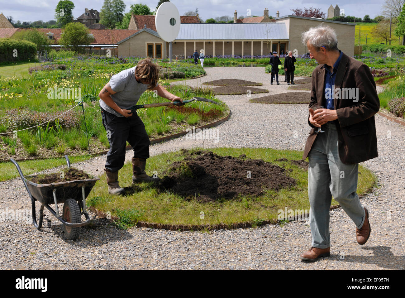 Creuser Piet Oudolf jardinier conçu jardins de Hauser & Wirth art gallery, Bruton, Somerset, UK Banque D'Images