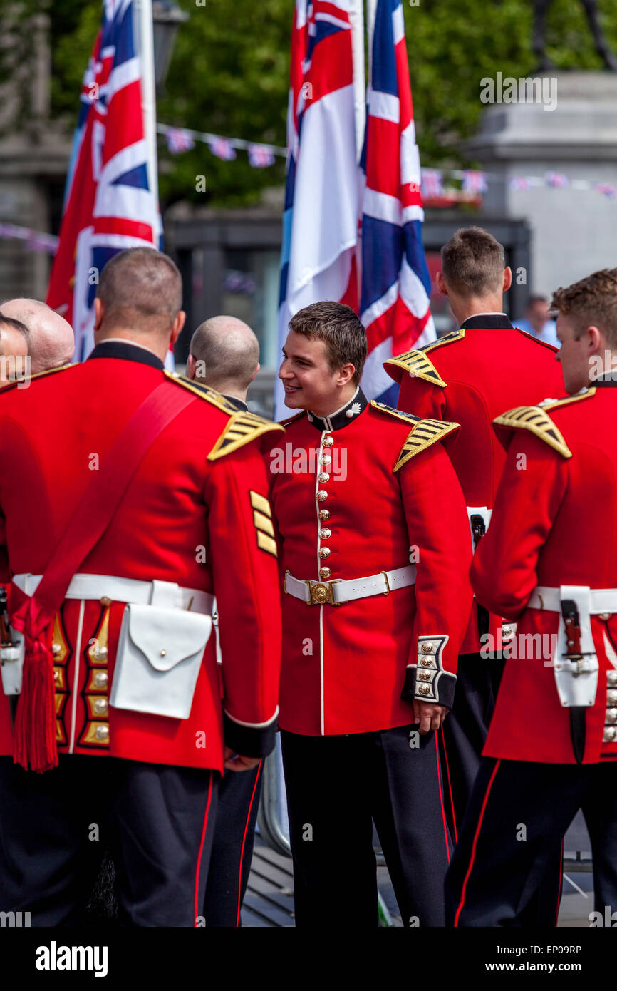 La bande de les Grenadier Guards à Trafalgar Square sur le 70e anniversaire du Jour de la Victoire, Londres, Angleterre Banque D'Images
