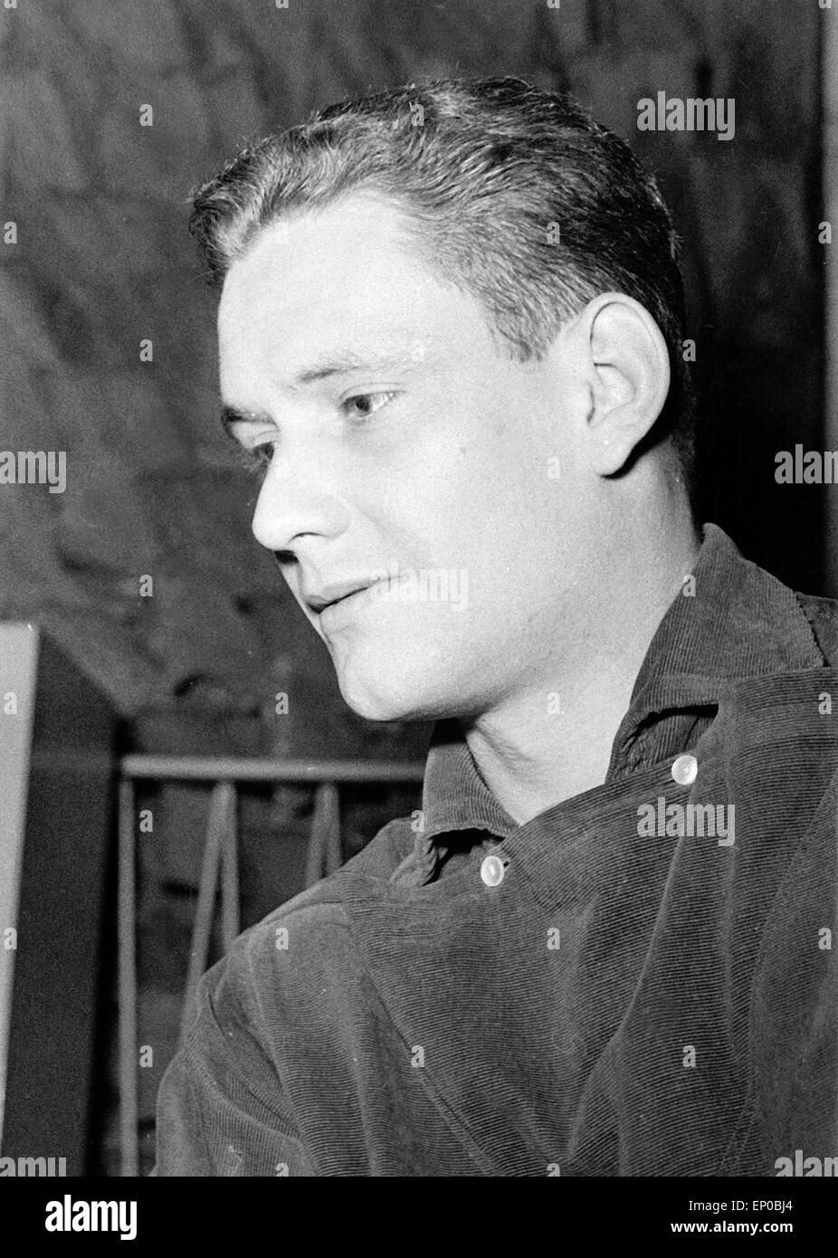 Deutscher Hörspielregisseur Rosenhauer, Hans Ende 1950 er Jahre. Audio allemand Hans Rosenhauer, directeur de théâtre en 1950. Banque D'Images