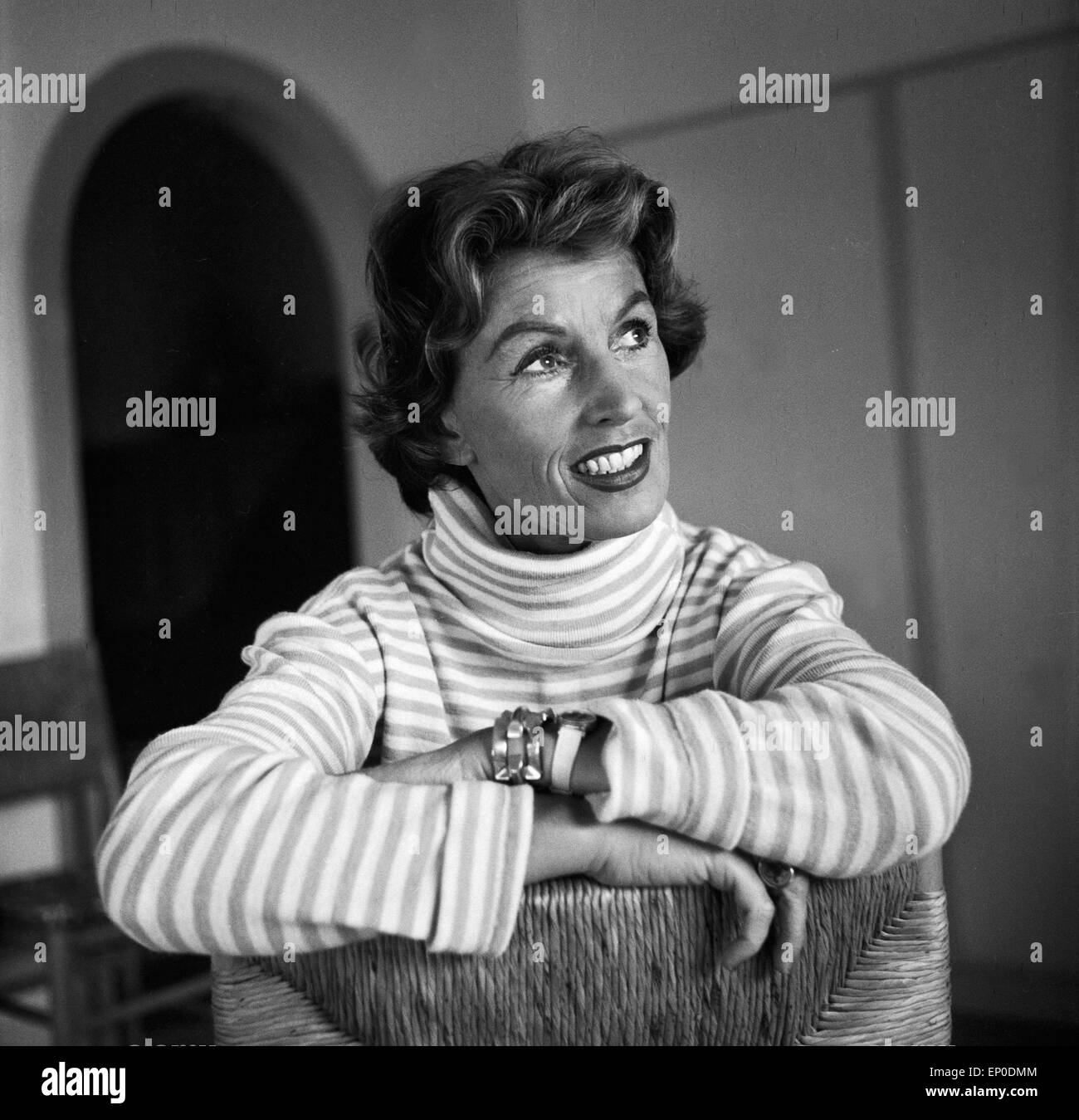 Deutsche Sängerin und Schauspielerin de Lale Andersen, Mitte 1957. L'actrice et chanteuse allemande Lale Andersen, mi 1957. Banque D'Images