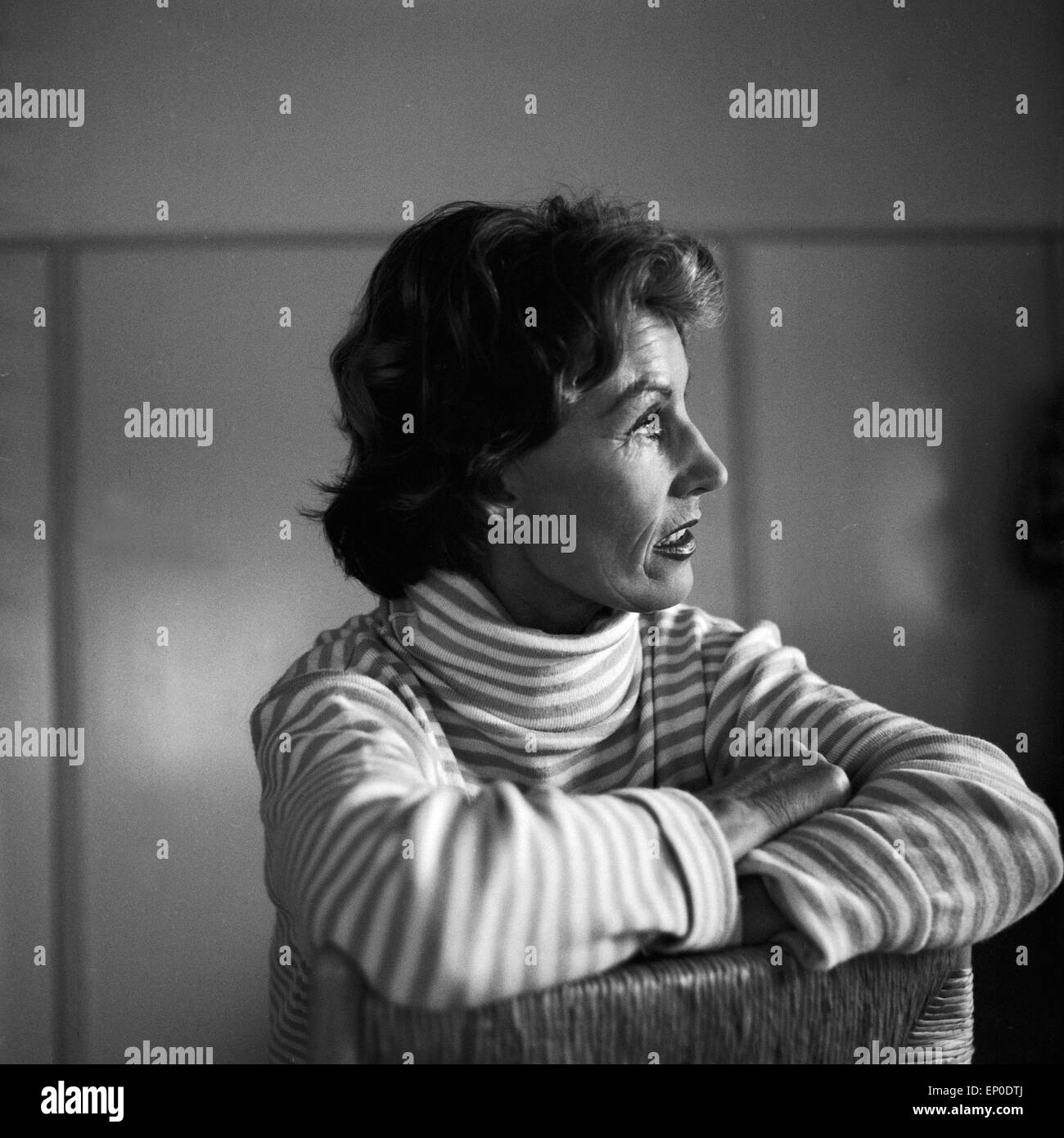 Deutsche Sängerin und Schauspielerin de Lale Andersen, Mitte 1957. L'actrice et chanteuse allemande Lale Andersen, mi 1957. Banque D'Images