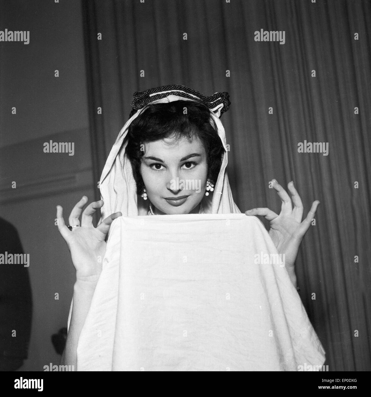 Deutsche Schauspielerin Evi Kent im Novembre 1956. L'actrice allemande Evi Kent en novembre 1956. Banque D'Images