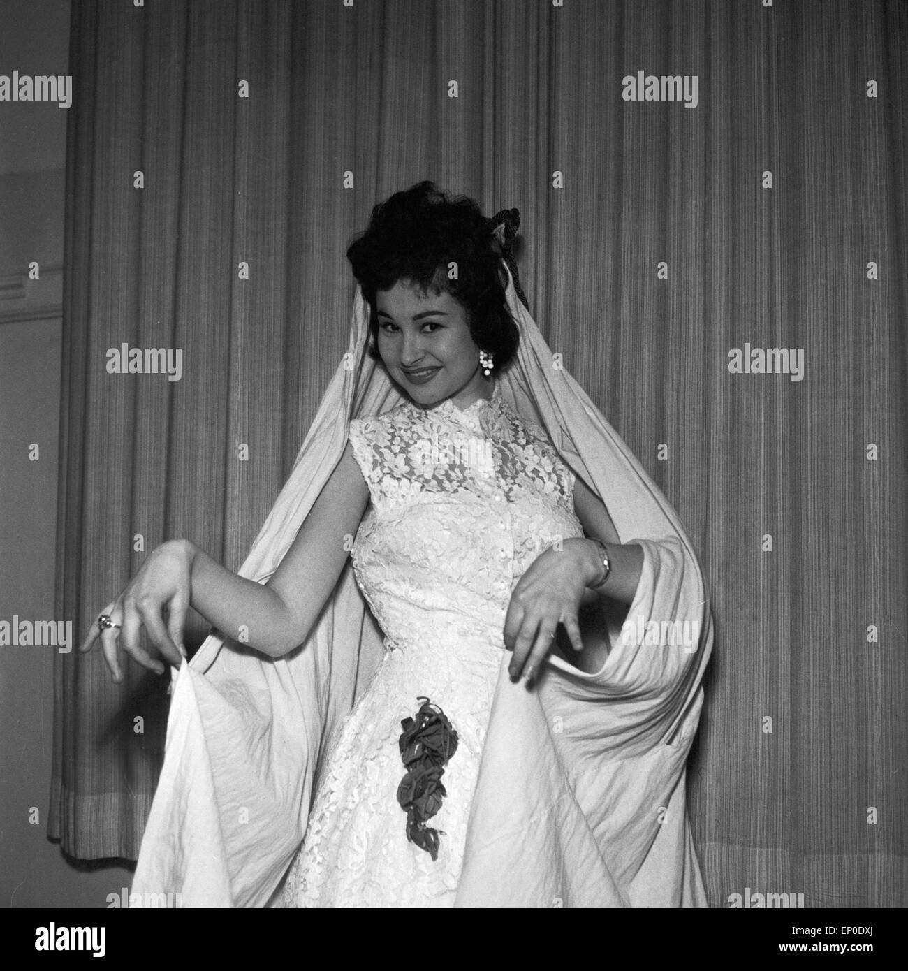 Deutsche Schauspielerin Evi Kent im Novembre 1956. L'actrice allemande Evi Kent en novembre 1956. Banque D'Images