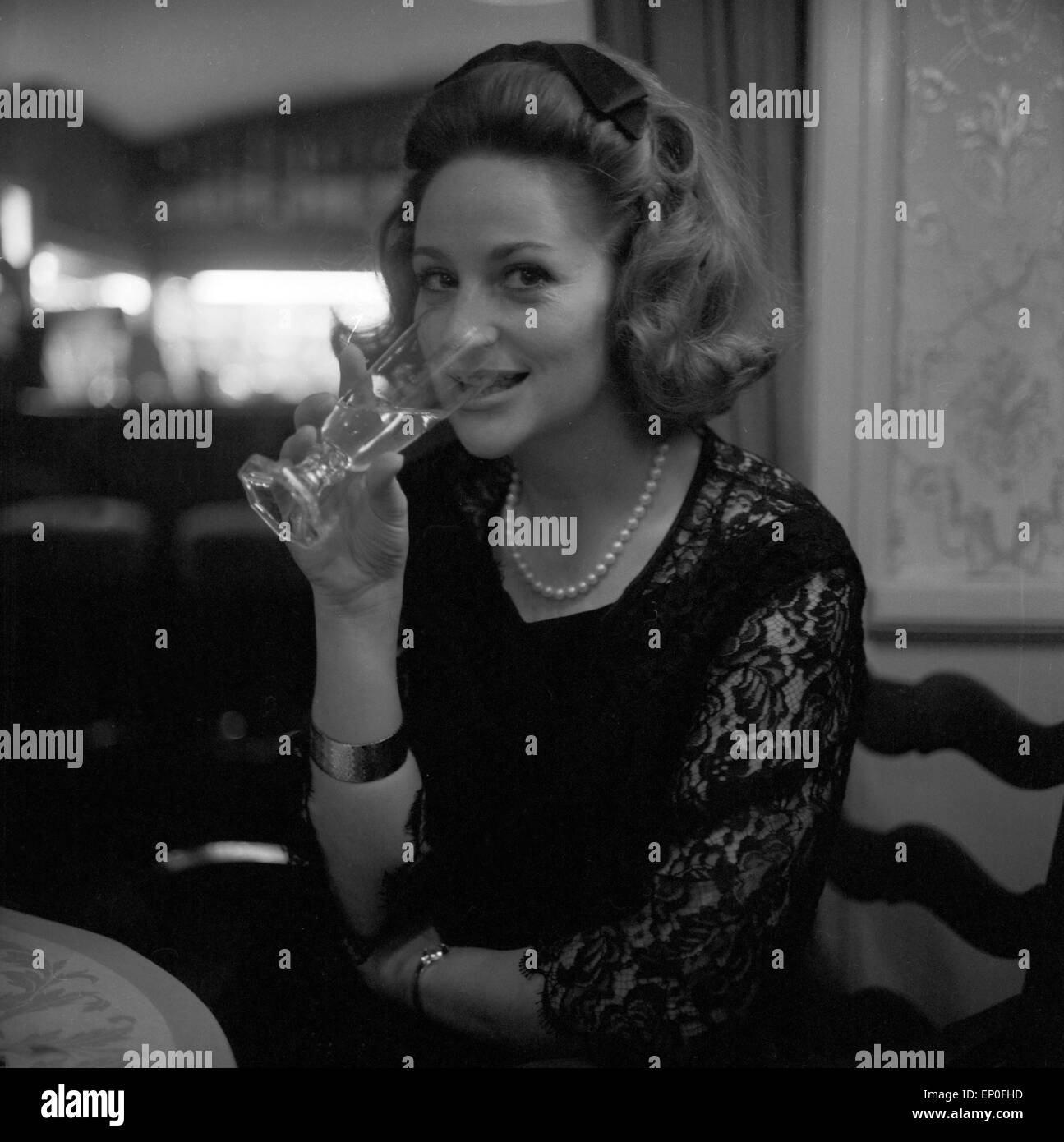 Deutsche Schauspielerin Sängerin und von Undine Medvey, ca. 1957. L'actrice et chanteuse allemande von Undine Medvey, ca. 1957. Banque D'Images