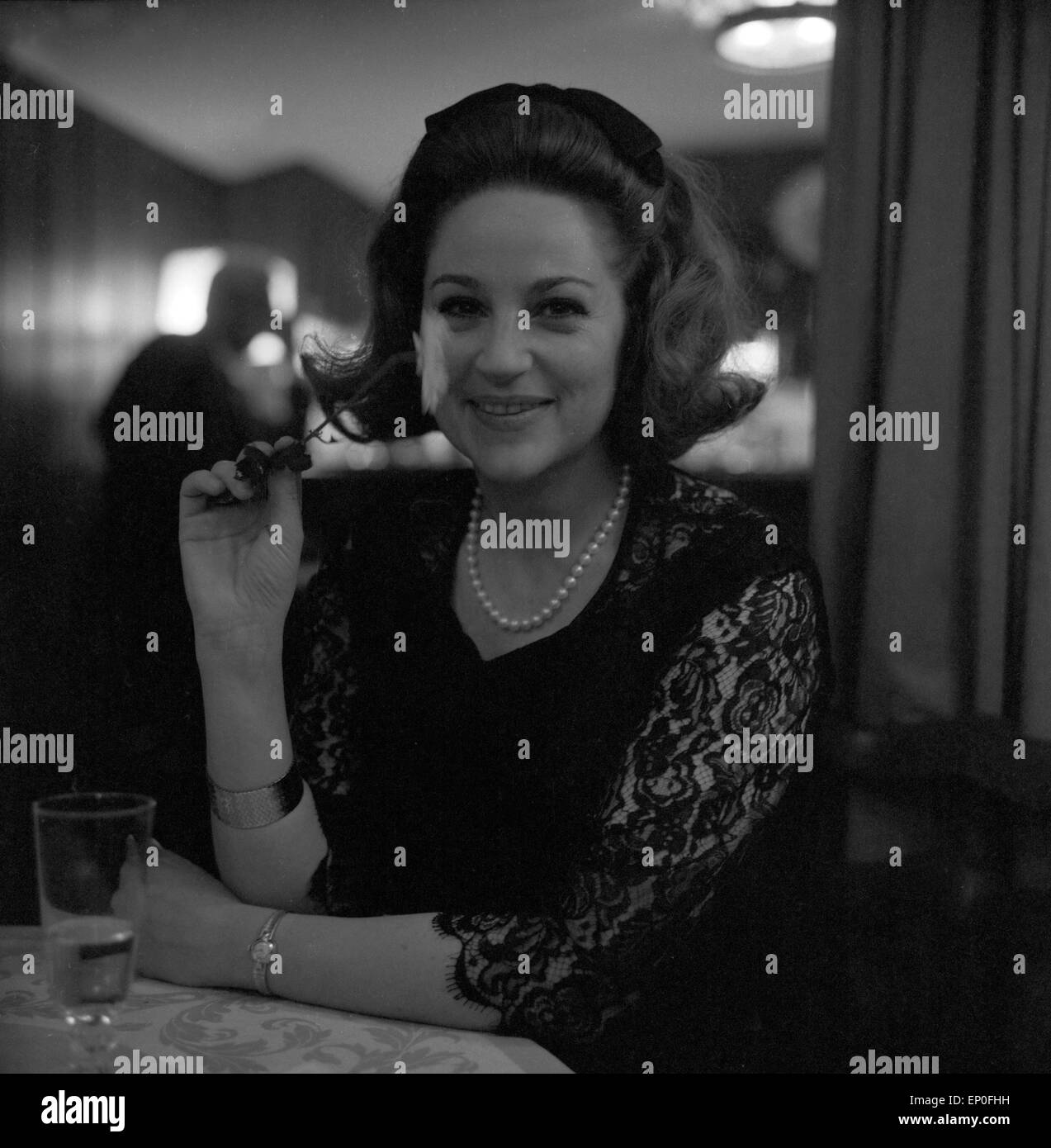 Deutsche Schauspielerin Sängerin und von Undine Medvey, ca. 1957. L'actrice et chanteuse allemande von Undine Medvey, ca. 1957. Banque D'Images