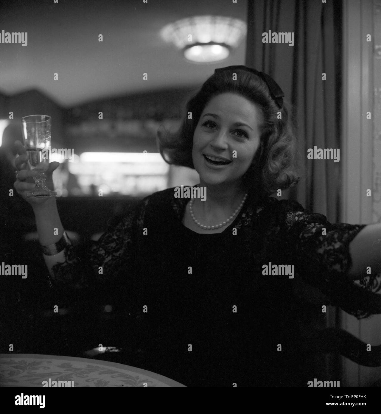 Deutsche Schauspielerin Sängerin und von Undine Medvey, ca. 1957. L'actrice et chanteuse allemande von Undine Medvey, ca. 1957. Banque D'Images