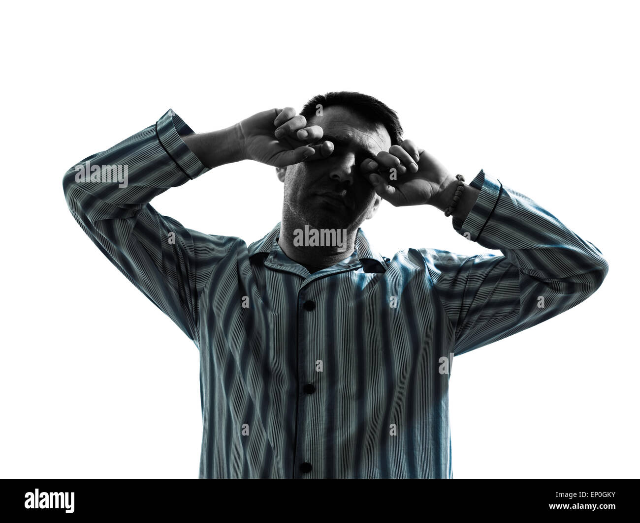 Un homme en pyjama se réveiller l'étirement silhouettes sur fond blanc Banque D'Images