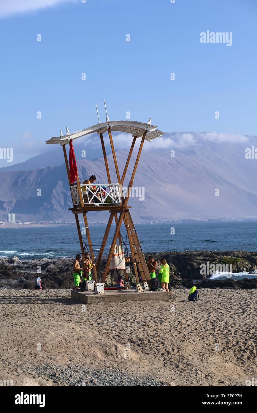 Au tour de sauveteur sauveteurs sur la plage à Iquique, Chili Banque D'Images