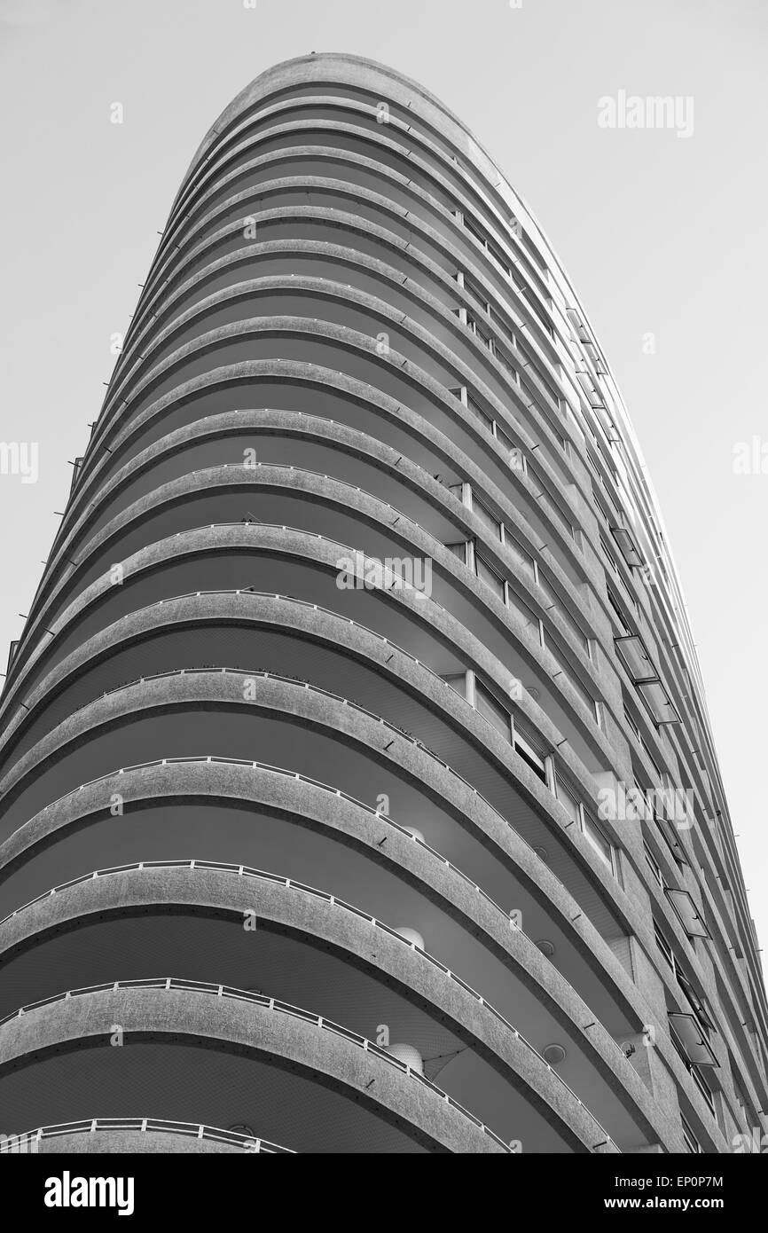 Les Balcons d'un immeuble résidentiel moderne sur Punta Cavancha à Iquique, Chili Banque D'Images
