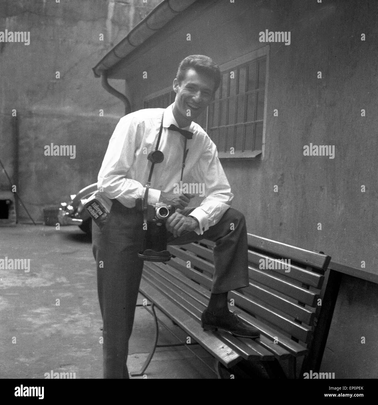 Von der Sänger Silvio Francesco als Fotograf, Düsseldorf 1955. Le chanteur italien Silvio Franceso de photographe, Duesse Banque D'Images